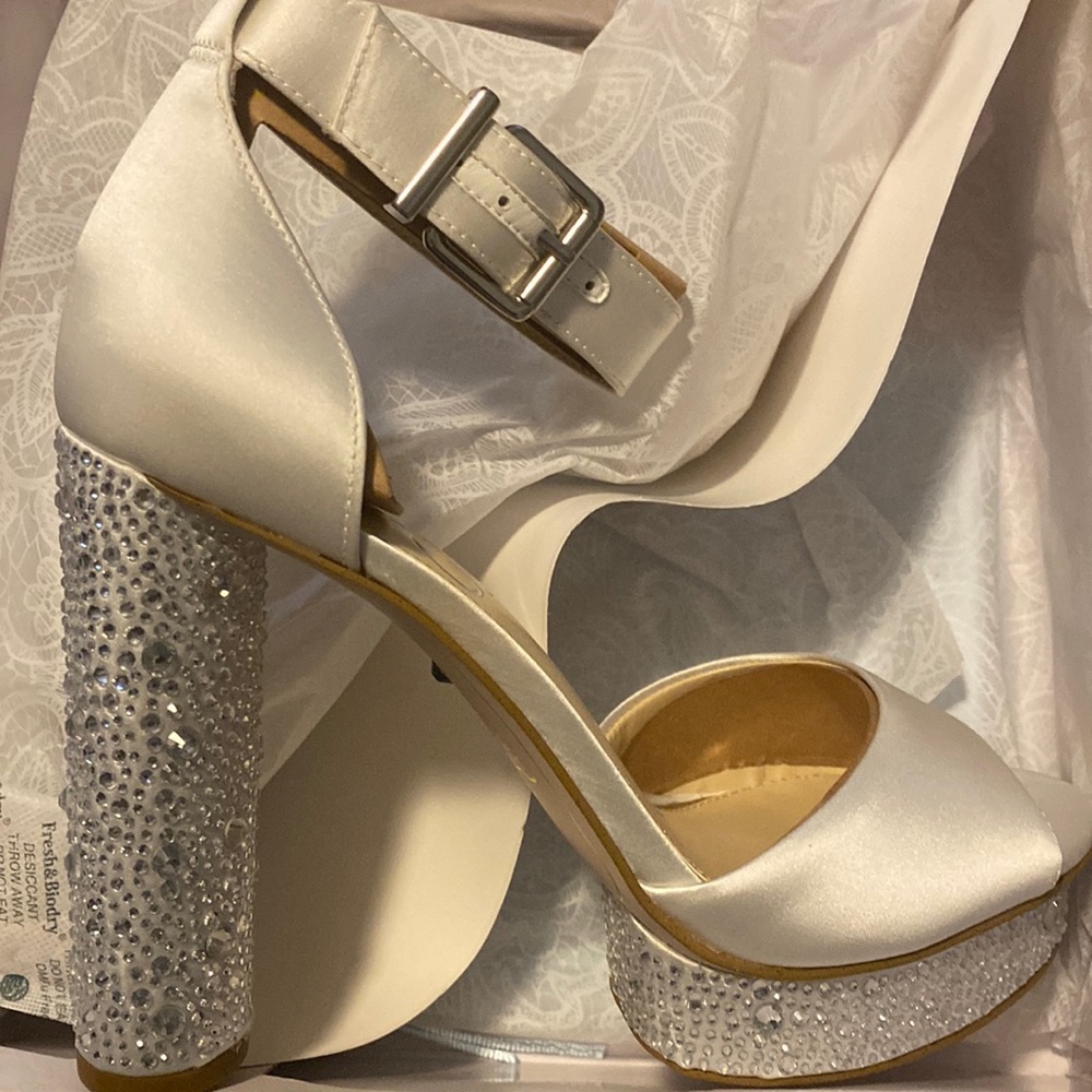 Jessica Simpson Happily Ever After 8 1/2 (39) White Wedding Shoes